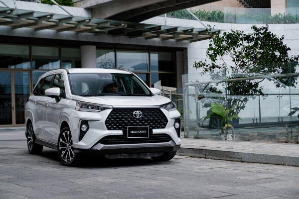 Cập nhật giá xe Toyota Veloz [company field=
